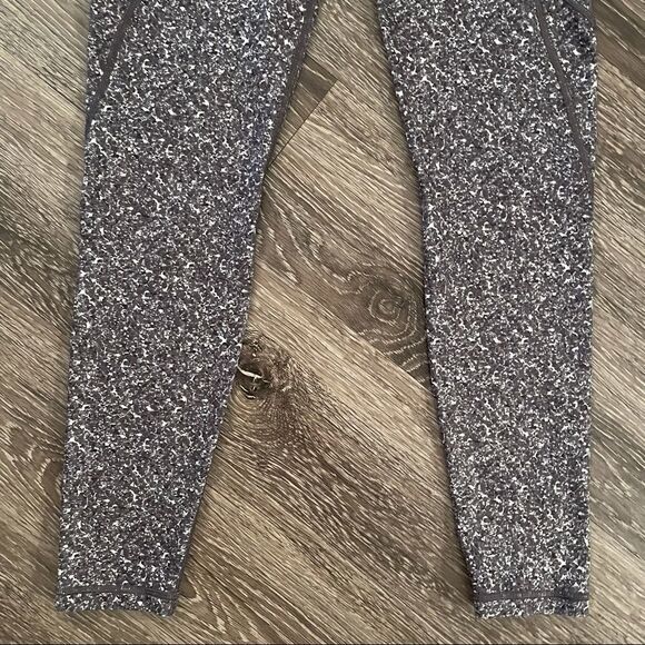 Athleta salutation pebble beach tight - Picture 2 of 6